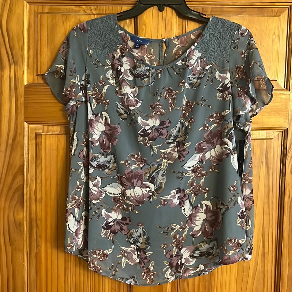 Brand New with tags Women's Apt.9 Blouse